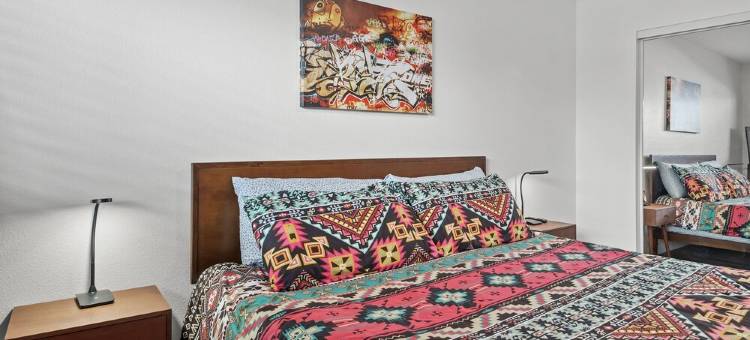 Blushing Bungalow w/AC, Fenced Yard, W/D, Garage, Fast WiFi, 3 Samsung Smart TVs图片