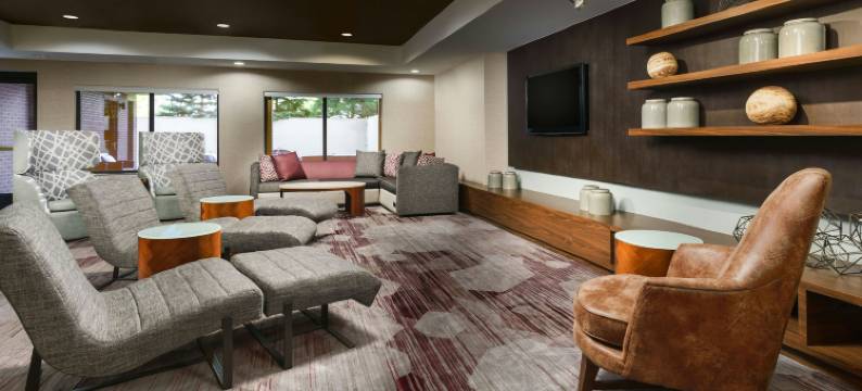 芝加哥布鲁明戴尔万怡酒店(Courtyard Chicago Bloomingdale)图片