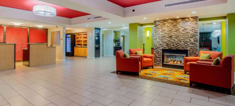 艾尔克维查尔斯顿东北拉昆塔温德姆套房酒店(La Quinta Inn & Suites by Wyndham Elkview - Charleston NE)图片