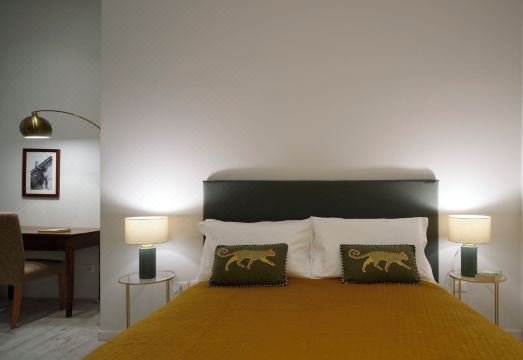 Bright 3-Bedroom Apartment with Patio in Florence Historic Center Near Duomo Hotel Overview