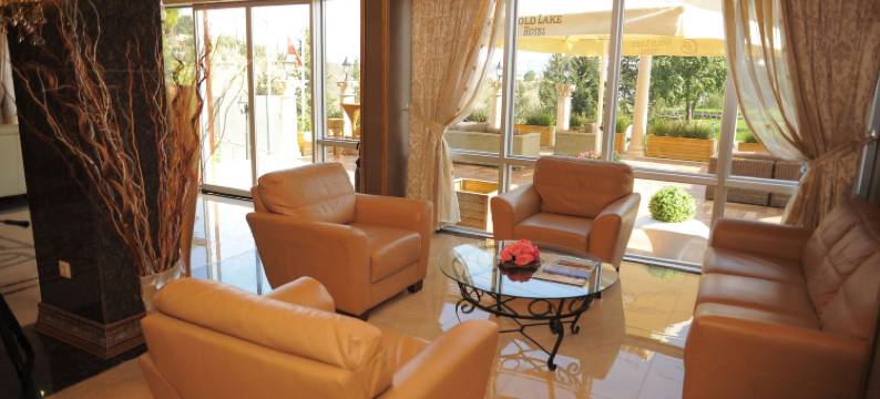 金湖酒店(Golden Lake Hotel)图片