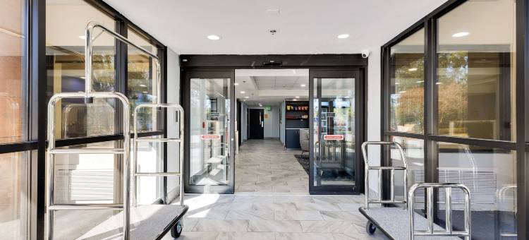 杰克逊维尔蔓达林拉昆塔温德姆套房酒店(La Quinta Inn & Suites by Wyndham Jacksonville Mandarin)图片