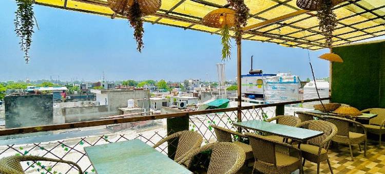 Pooja-O-Dine亚木南加尔酒店(Pooja O Dine)图片