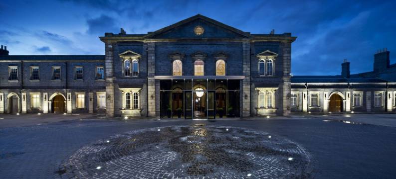 站台一侧的顶楼公寓(Station Side Penthouse)图片