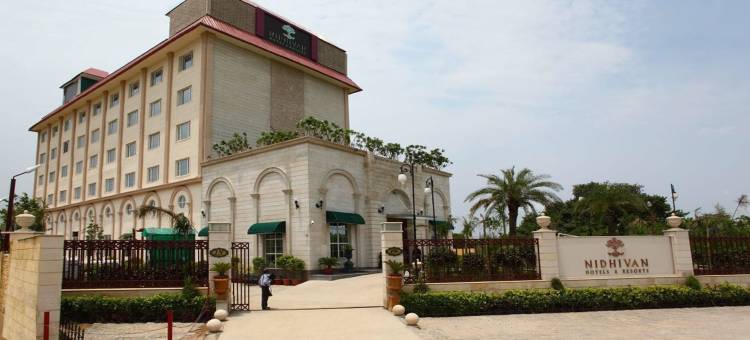 温达文妮迪文萨诺瓦波蒂科酒店(Nidhivan Sarovar Portico Vrindavan)图片