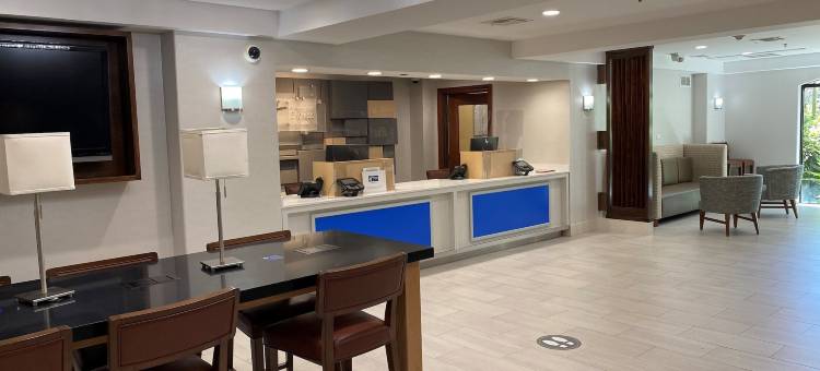 智选假日套房酒店伍德兰希尔斯(Holiday Inn Express & Suites Woodland Hills)图片