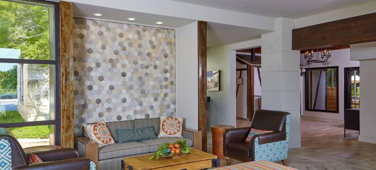 弗雷德里克斯堡酒店(Fredericksburg Inn and Suites)图片