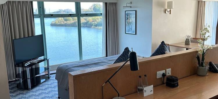 德威尔柯茨窝尔山水上乐园酒店(De Vere Cotswold Water Park)图片