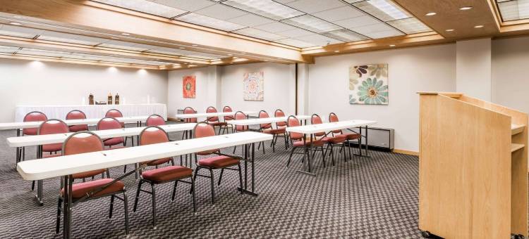 州立学院温德姆速8酒店(Super 8 by Wyndham State College)图片