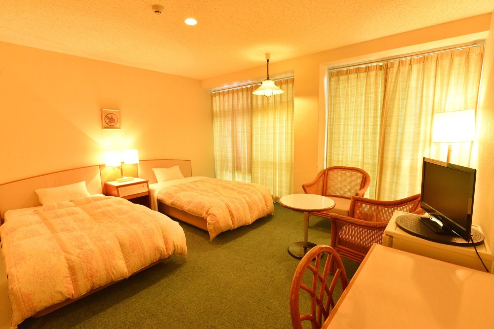 Hotel Garden Hills Over view