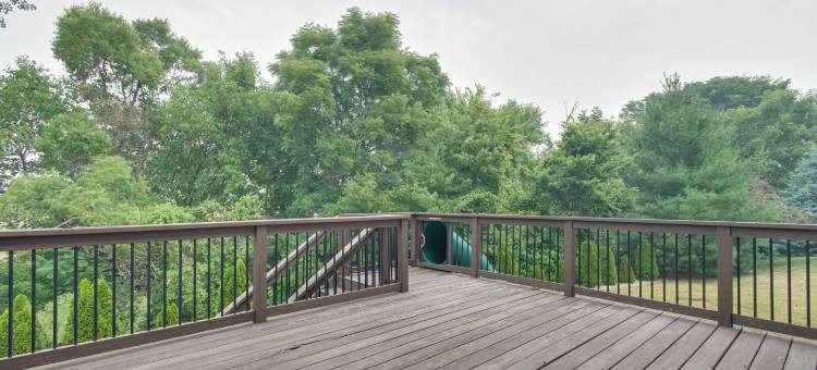 佩奥瑞亚优质休闲收藏与甲板&壁炉！(Prime Peoria Retreat w/ Deck & Fireplace!)图片