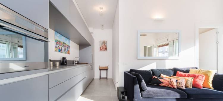 Bright Apt w Balcony & Mamad 10min Walk from Beach图片