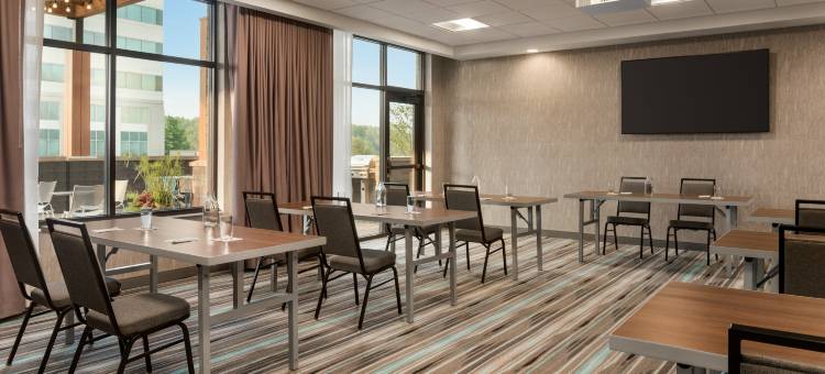 麦迪逊中央阿连特能源中心希尔顿惠庭套房酒店(Home2 Suites by Hilton Madison Central Alliant Energy Center)图片