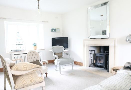 Large Pretty Farmhouse 2 mins from Burford, Cotswolds ,Pet friendly. Big Garden Hotel Overview