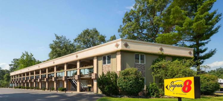 特拉弗斯城温德姆速8酒店(Super 8 by Wyndham Traverse City)图片