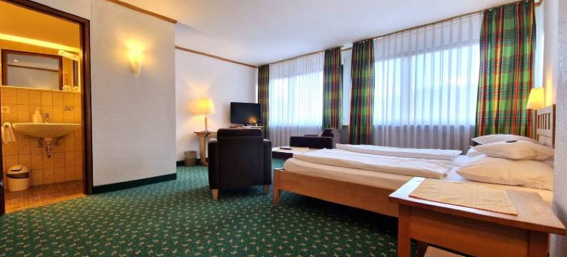 斯涛费兰德酒店餐厅(Badhotel Restaurant Stauferland)图片