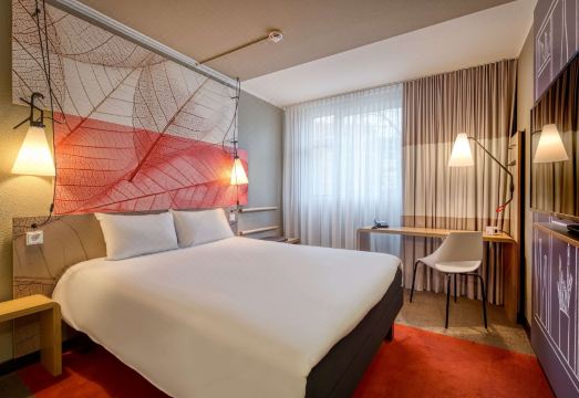 Ibis Nuernberg City am Plaerrer Hotel Overview