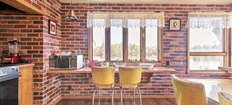 具有复古风格的莱茵兰德湖畔度假屋配备火坑！(Retro Rhinelander Lake Retreat w/ Fire Pit!)图片