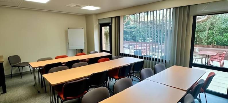 宜必思亚维侬中心欧洲大桥酒店(Ibis Avignon Centre Pont de l'Europe)图片