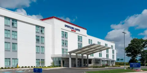 克里夫蘭獨立村SpringHill Suites酒店