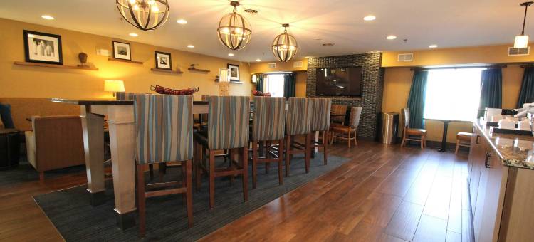 希尔顿欢朋酒店-桑杜斯开中心(Hampton Inn Sandusky-Central)图片