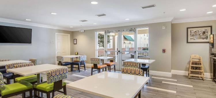 哥伦布邻近摩尔堡舒眠套房酒店(Sleep Inn & Suites Columbus Near Fort Benning)图片
