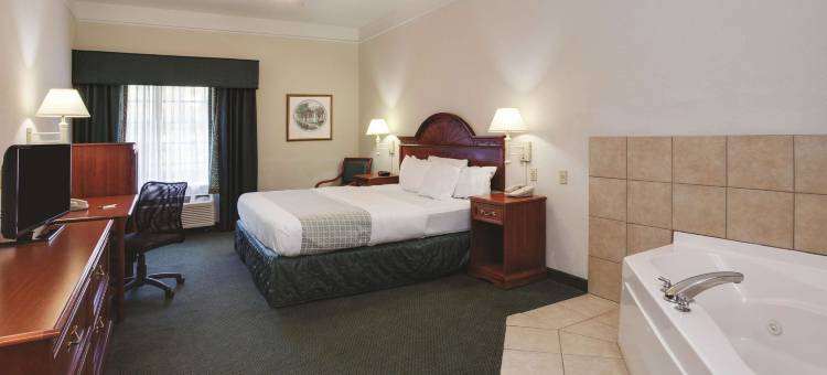 迈尔斯堡I-75 拉昆塔温德姆套房酒店旅店(La Quinta Inn and Suites Fort Myers I-75)图片