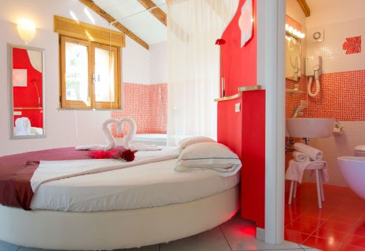 Minihotel Iris Hotel Overview