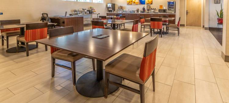 汉福德勒穆尔舒适酒店(Comfort Inn Hanford Lemoore)图片