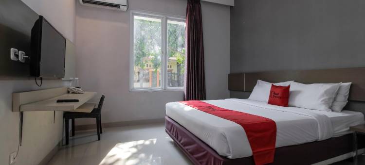 果阿桑亚拉吉红多兹酒店(RedDoorz Near Goa Sunyaragi)图片