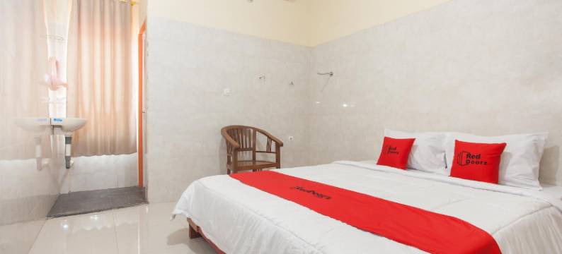 红多兹伊斯兰酒店@塞达蒂(RedDoorz Syariah at Sedati)图片