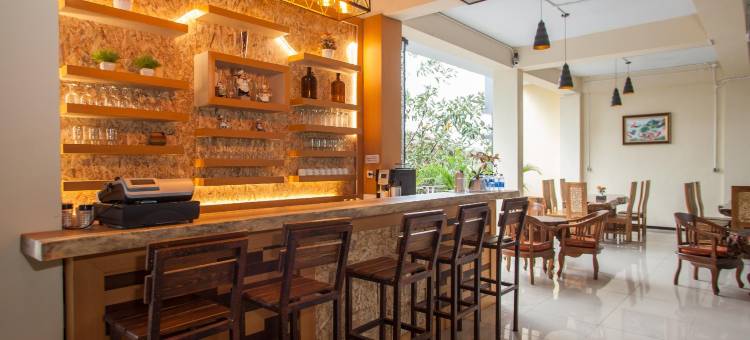 加兰丁香玛琅红多兹高级酒店(RedDoorz Premium @ Jalan Cengkeh Malang)图片