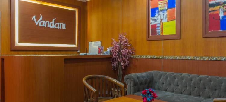 红多兹Plus酒店-近IPDN(RedDoorz Plus Near Ipdn)图片