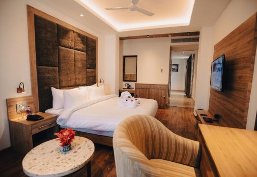 Clarks Inn Express, Dehradun Hotel Overview