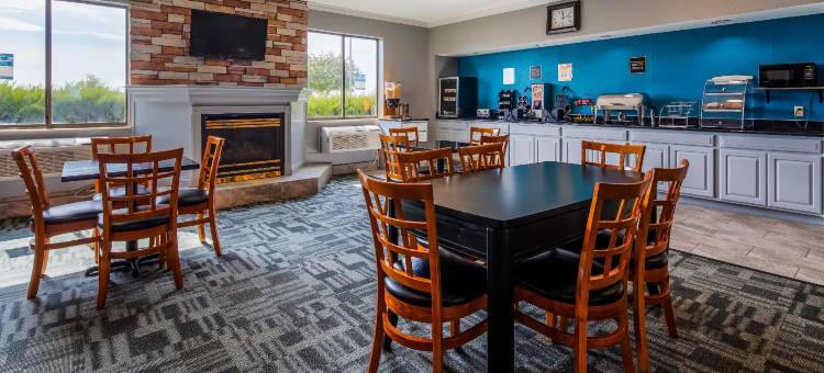 伊凡斯维尔北凯隆波因特酒店(Clarion Pointe Evansville North)图片