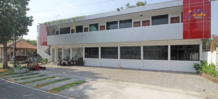 红多兹酒店-塞拉坦加兰灵罗德(RedDoorz @ Jalan Ringroad Selatan)图片