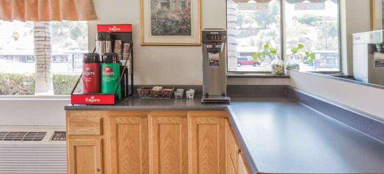 圣贝纳迪诺戴斯酒店-近圣曼努埃尔(Days Inn by Wyndham San Bernardino)图片