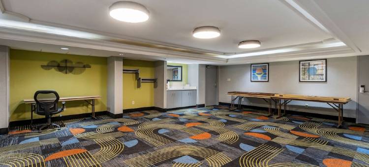 圣路易斯西港贝斯特韦斯特SureStay Plus酒店(SureStay Plus Hotel by Best Western St. Louis Westport)图片