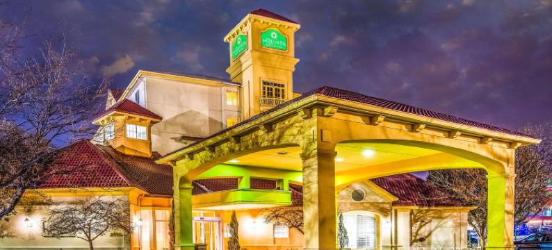 科罗拉多斯普林斯南机场拉昆塔温德姆套房酒店(La Quinta Inn & Suites by Wyndham Colorado Springs South AP)图片