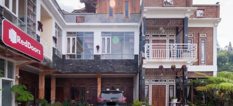 不拉士打宜红多兹萨波伦比亚2号酒店(RedDoorz Sapo Rumbia 2 Berastagi)图片