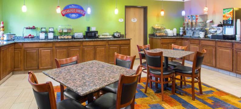 沃基肖温德姆呗盟酒店(Baymont by Wyndham Waukesha)图片