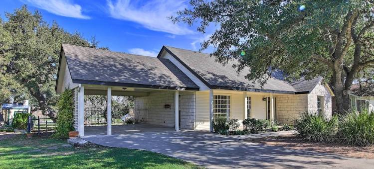 Downtown Boerne Home on Cibolo Creek w/ Fire Pit图片