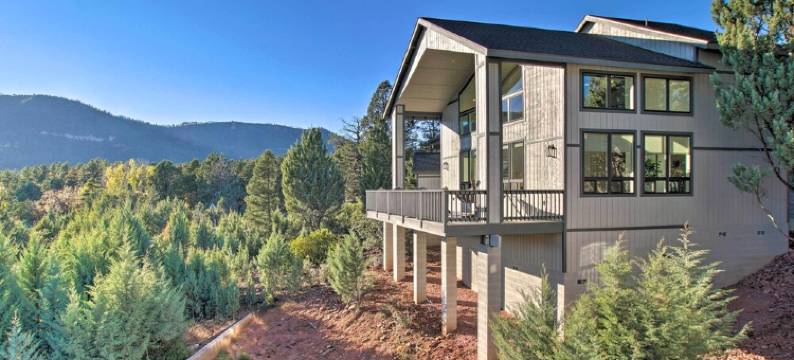 景观和热水浴缸：“松莓现代”豪华之家(Views & Hot Tub: 'Pineberry Modern' Luxury Home)图片