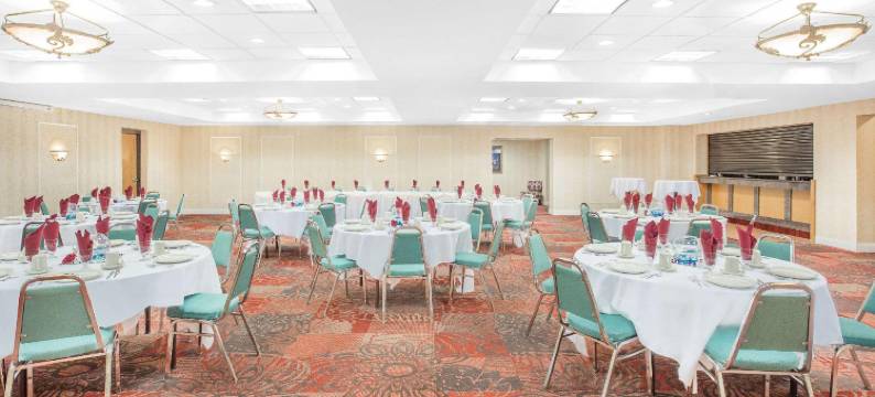 沃帕卡华美达酒店(Ramada by Wyndham Waupaca)图片