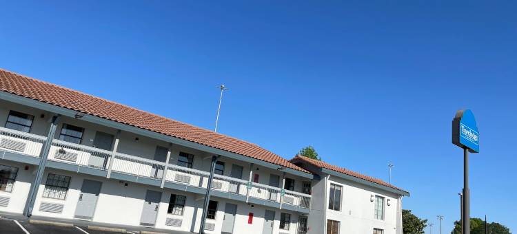 塔斯卡卢萨拉昆塔套房酒店(Travelodge by Wyndham Tuscaloosa)图片