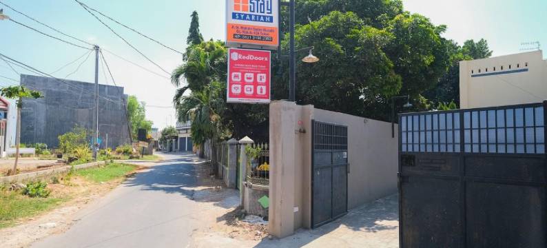 OYO Life 3387 那库拉伊斯兰民宿(RedDoorz Syariah Near Rsud Tuban)图片