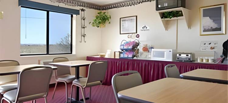 卡尔斯巴速8酒店(Super 8 by Wyndham Carlsbad)图片