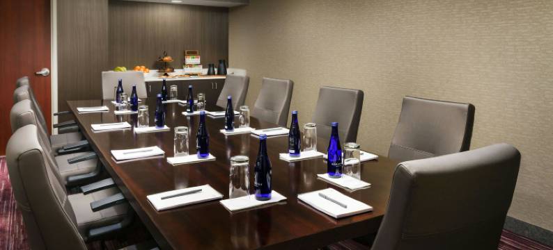 芝加哥布鲁明戴尔万怡酒店(Courtyard Chicago Bloomingdale)图片