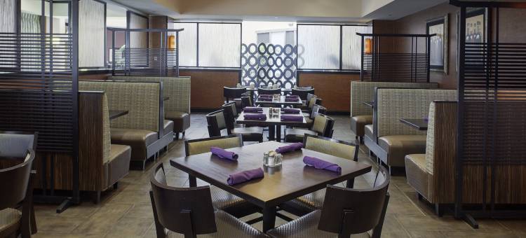 本顿维尔希尔顿逸林套房酒店(DoubleTree Suites by Hilton Hotel Bentonville)图片