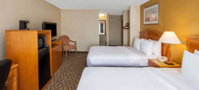 坎顿呗盟套房酒店(Baymont by Wyndham Canton)图片